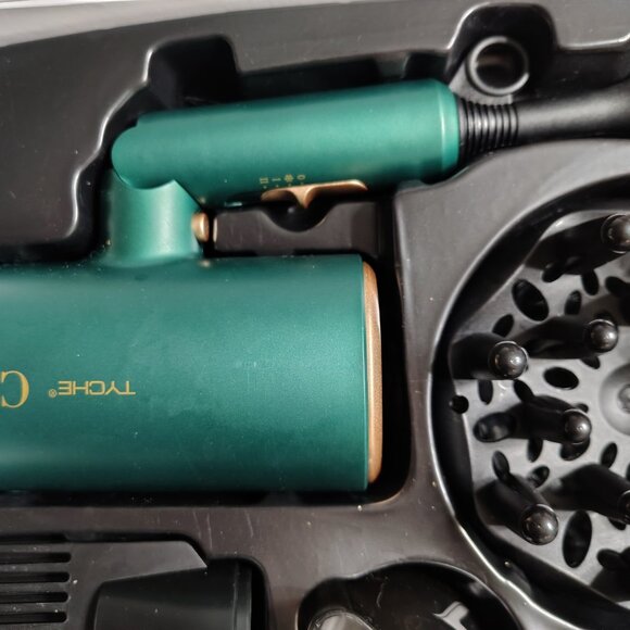 TYCHE CHIC Hair Dryer with 3 attachments - Picture 5 of 7